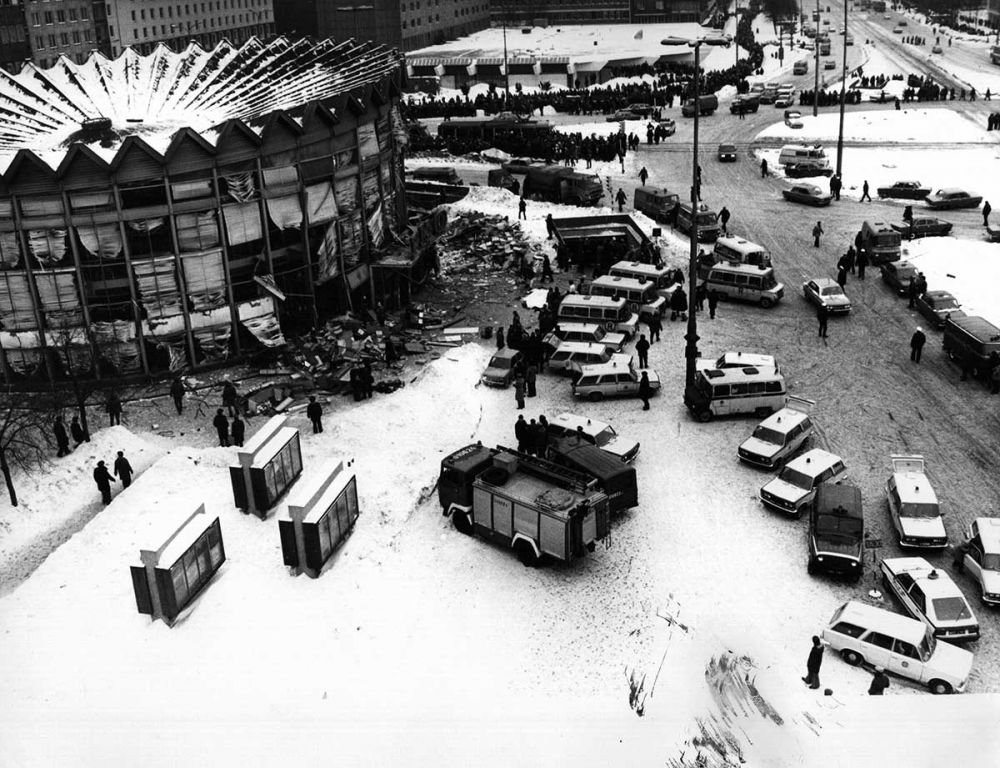 Sprzęt ratowniczy podczas akcji przy wybuchu Rotundy PKO w Warszawie 1979 rok